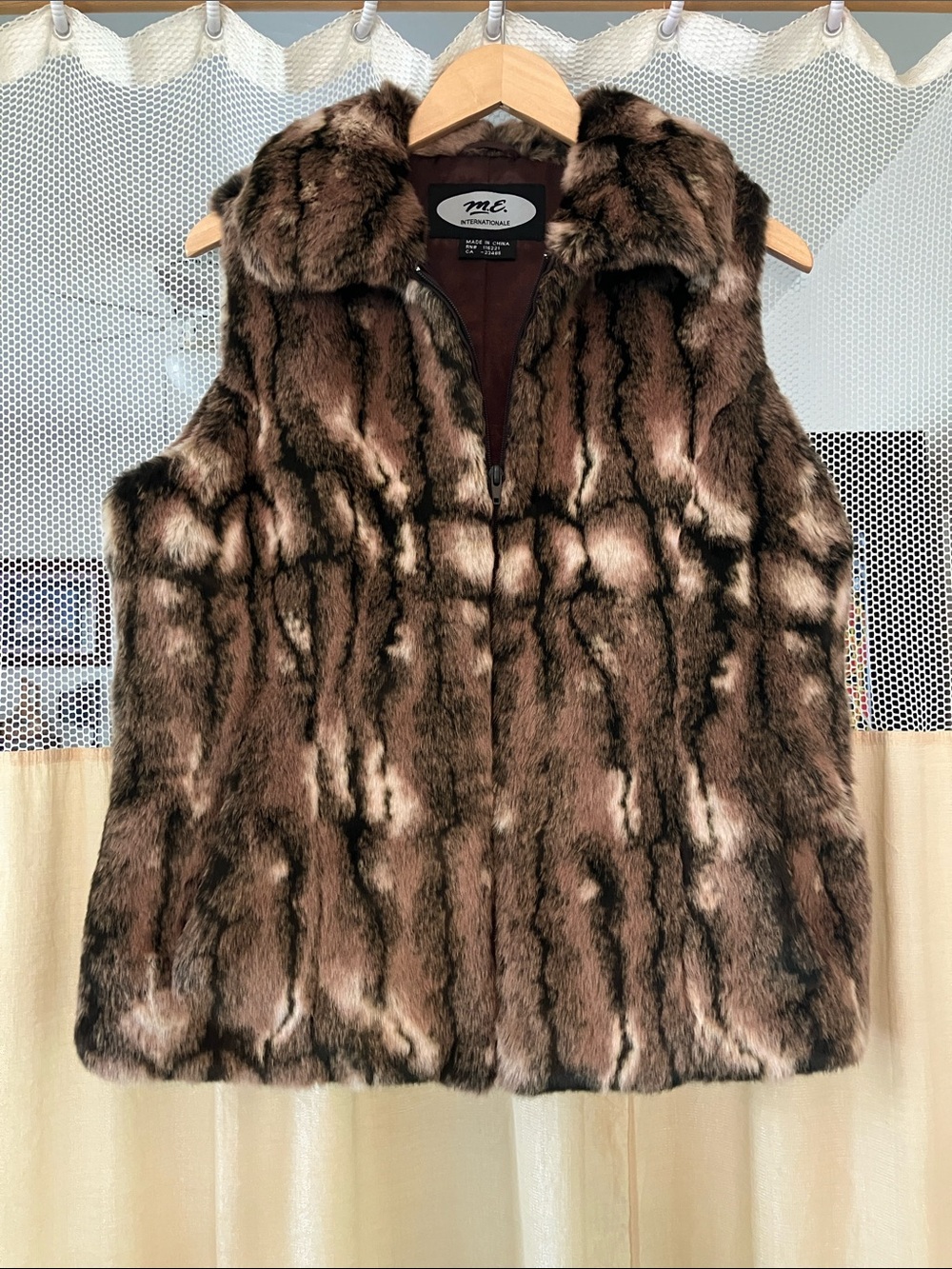 M.E. 100% percent acrylic Brown Vest - Women's Luxurious Sleeveless Coat